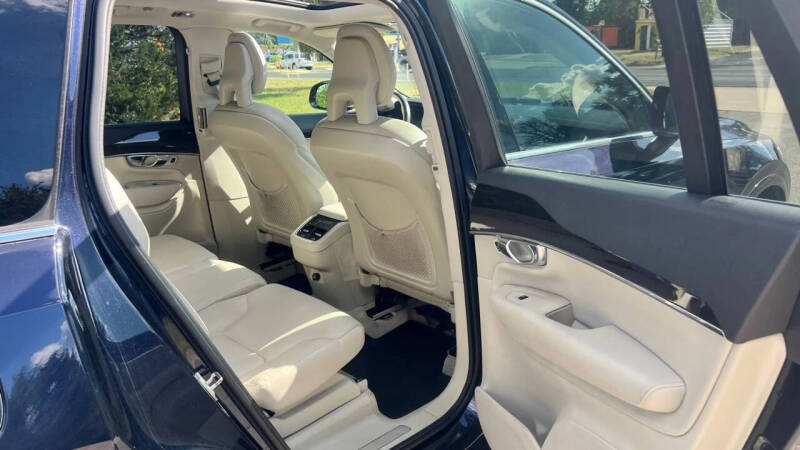 2016 Volvo XC90 T6 Momentum