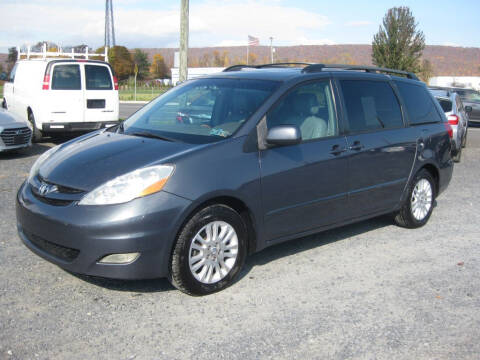 2008 Toyota Sienna for sale at Lipskys Auto in Wind Gap PA