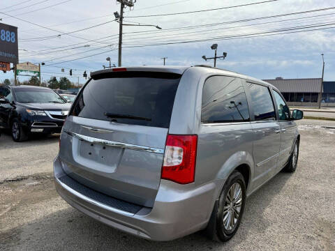 2014 Chrysler Town and Country Touring-L