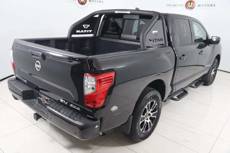 2023 Nissan Titan SV