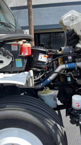 2018 Freightliner M2 106