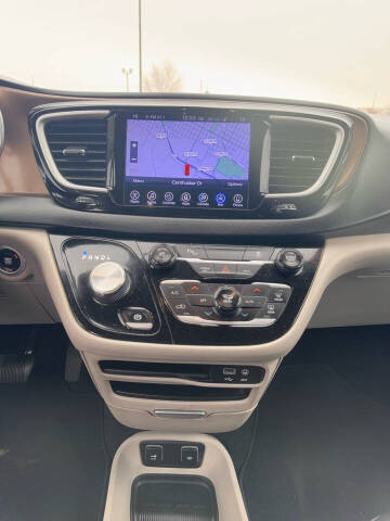 2017 Chrysler Pacifica Touring-L