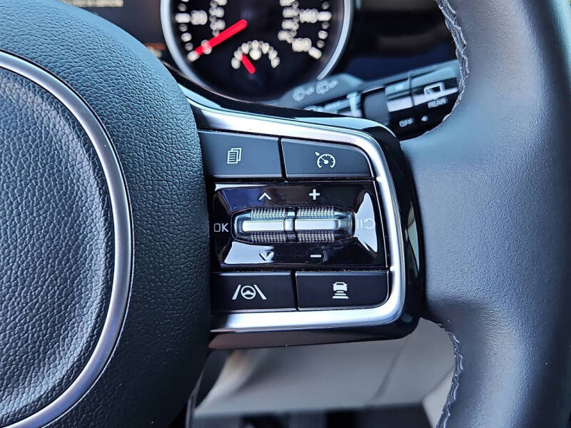 2024 Kia Carnival EX