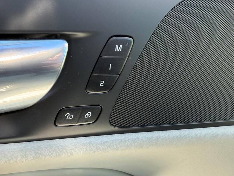 2024 Volvo S60 B5 Plus Dark Theme