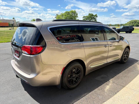 2017 Chrysler Pacifica Touring-L