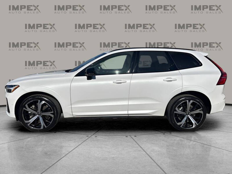 2025 Volvo XC60 B5 Ultra Dark Theme
