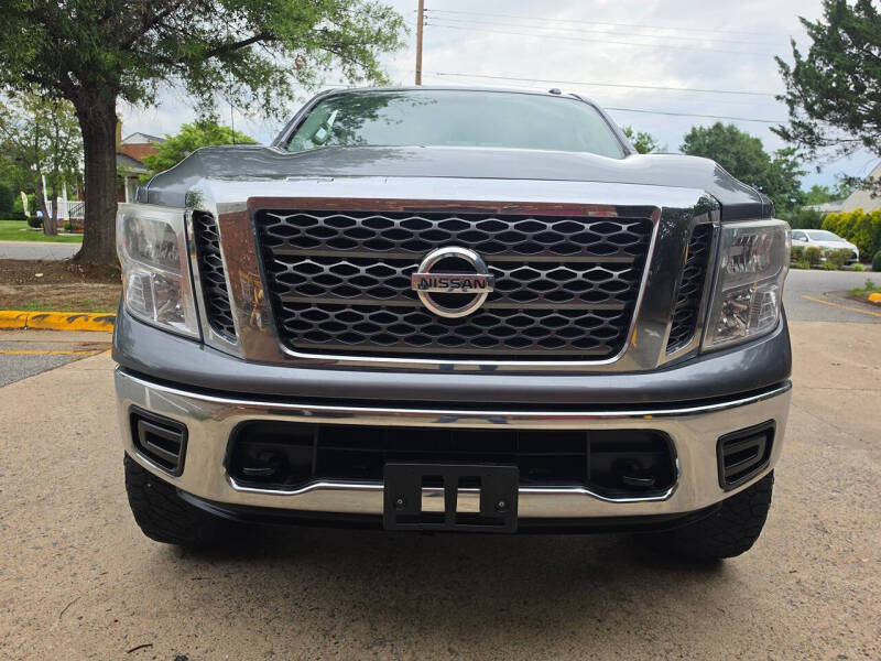 2017 Nissan Titan SV