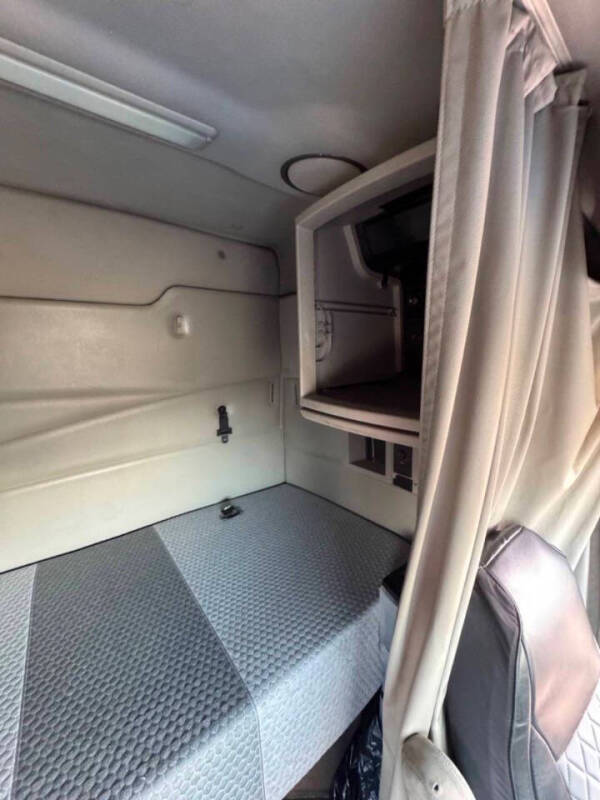 2012 Volvo VNL Tandem