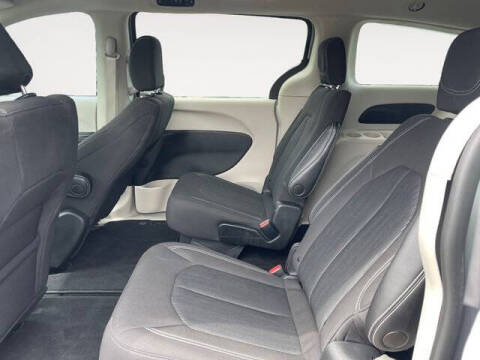 2021 Chrysler Voyager LX