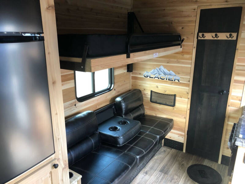 2022 Glacier 17’ RV EXPLORER