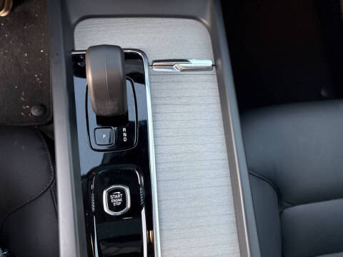 2025 Volvo XC60 B5 Plus Dark Theme