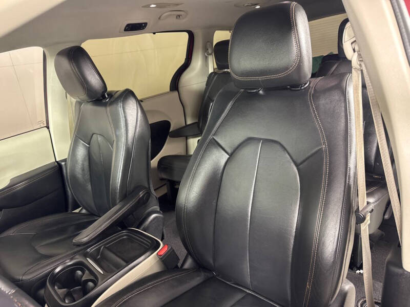 2017 Chrysler Pacifica Touring-L