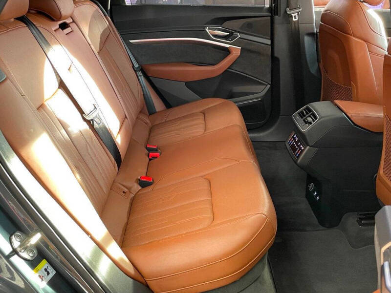 2019 Audi e-tron quattro Prestige