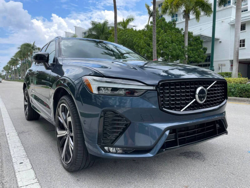 2023 Volvo XC60 B5 Ultimate Dark Theme