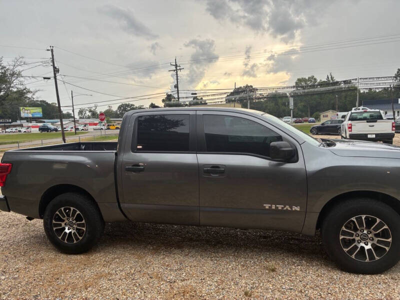 2023 Nissan Titan SV