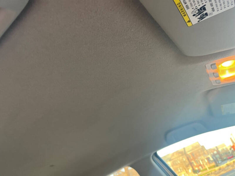 2017 Toyota Yaris 5-Door LE