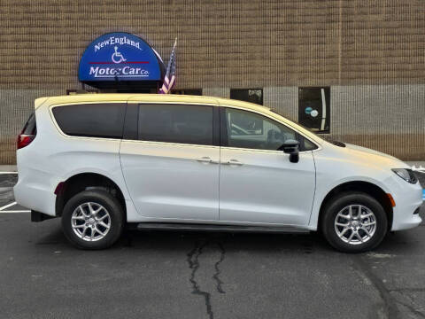 2025 Chrysler Voyager LX