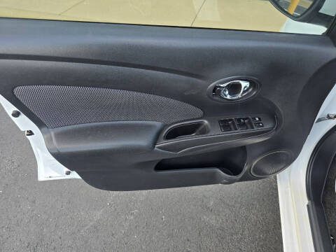 2016 Nissan Versa 1.6 SV