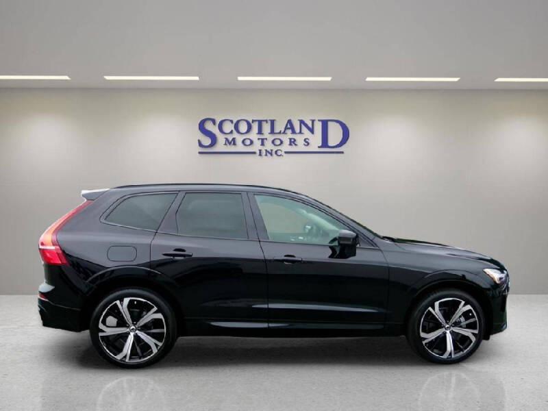 2025 Volvo XC60 B5 Ultra Dark Theme