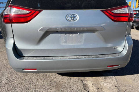 2017 Toyota Sienna LE 8-Passenger