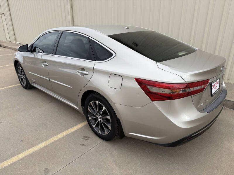 2018 Toyota Avalon Hybrid XLE Premium