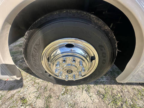 2015 Thor Motor Coach Hurricane