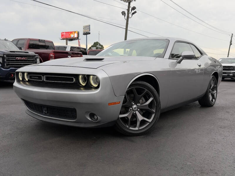 2018 Dodge Challenger SXT Plus's photo