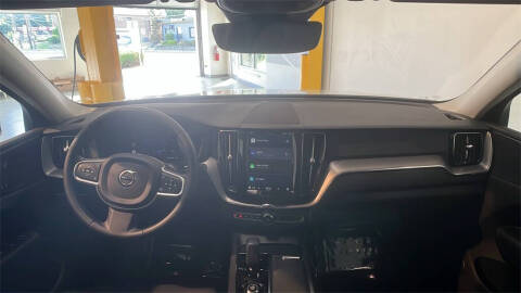 2025 Volvo XC60 B5 Core Dark Theme