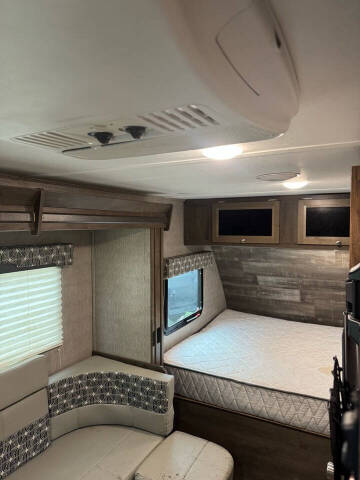 2020 COLEMAN LIGHT 1605FB