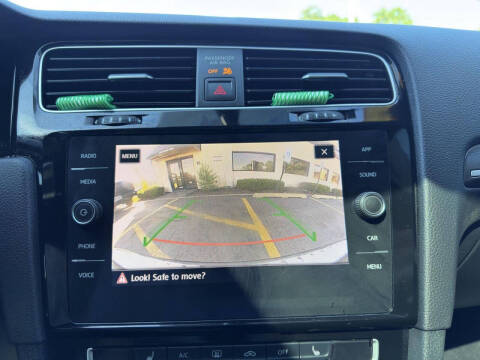 2019 Volkswagen Golf GTI SE