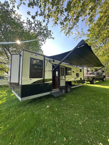 2019 Ice Castle Fish House 8x26' RV Edition