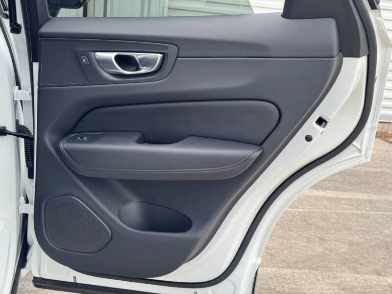 2024 Volvo XC60 B5 Plus Dark Theme