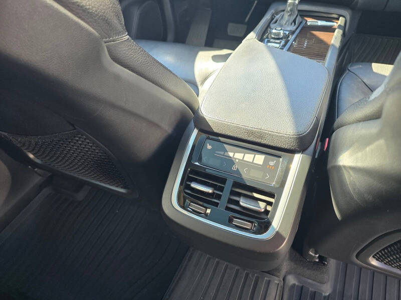 2019 Volvo XC90 T6 Momentum