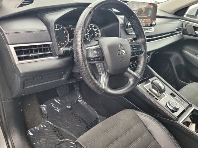 2024 Mitsubishi Outlander SE