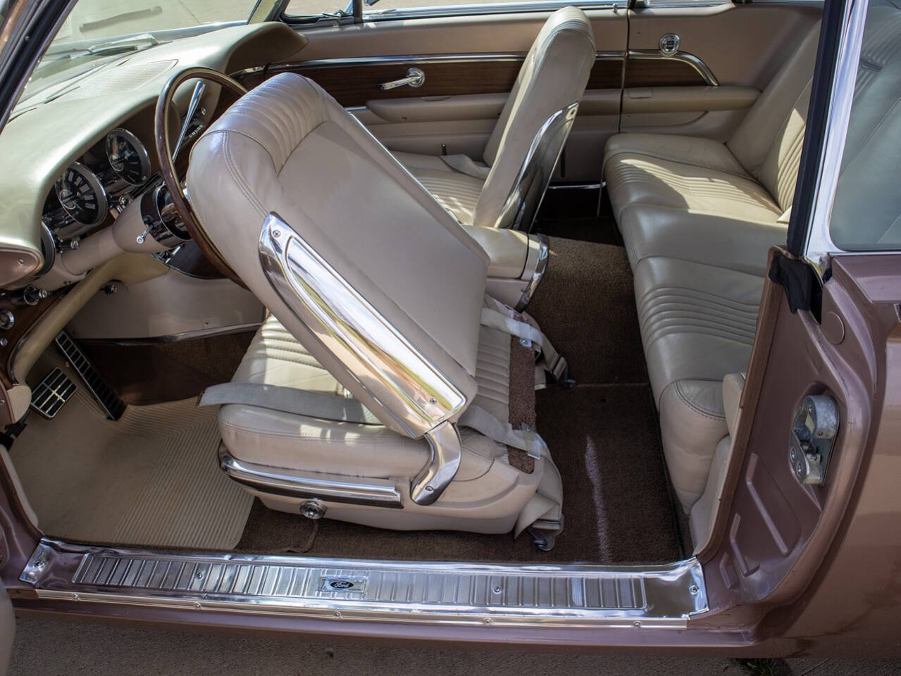 1963 Ford Thunderbird 71