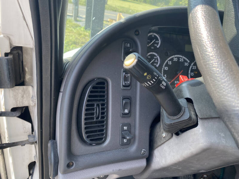 2006 Freightliner M2 106