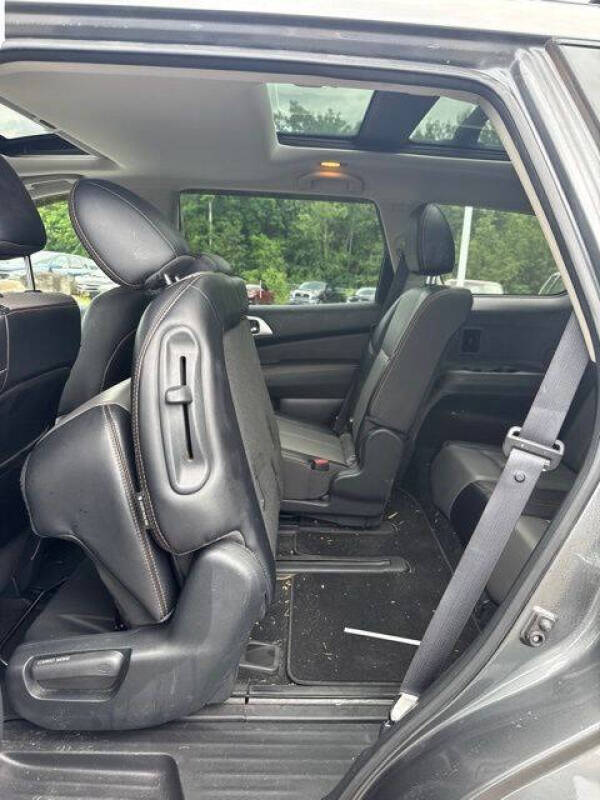 2020 Nissan Pathfinder SL