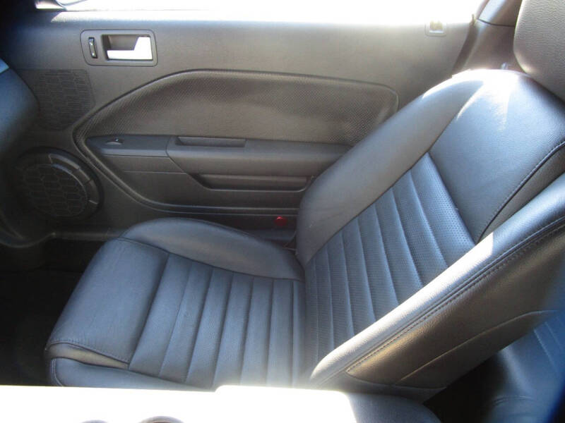 2005 Ford Mustang GT Deluxe