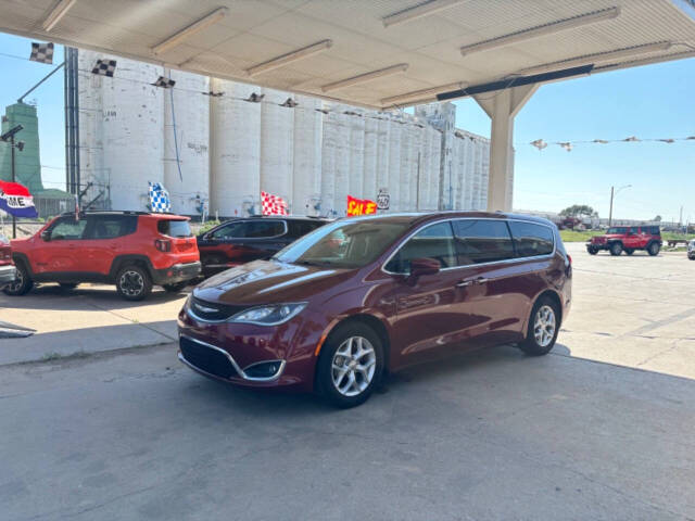 2018 Chrysler Pacifica for sale at Kansas Auto Sales in Ulysses, KS