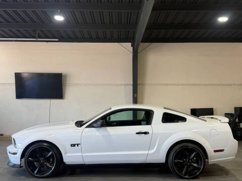2005 Ford Mustang GT Deluxe
