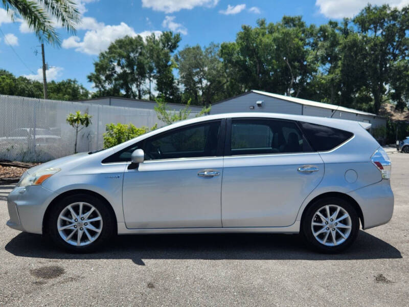 2013 Toyota Prius v Five