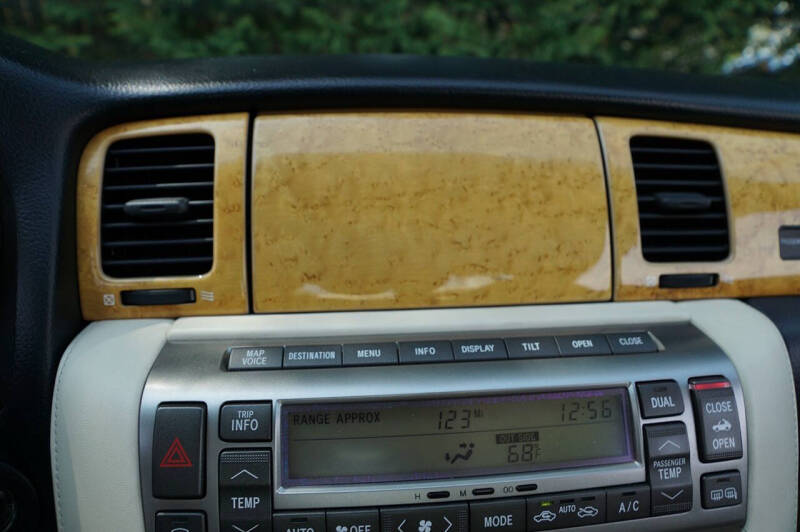 2004 Lexus SC 430