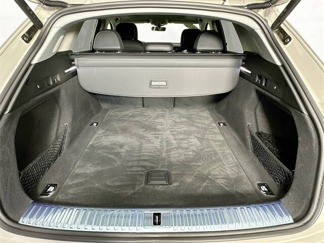 2022 Audi e-tron quattro Premium Plus