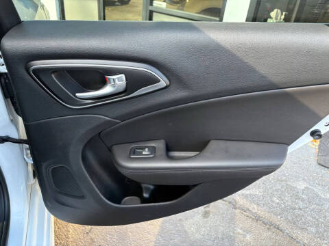 2017 Chrysler 200 Limited Platinum