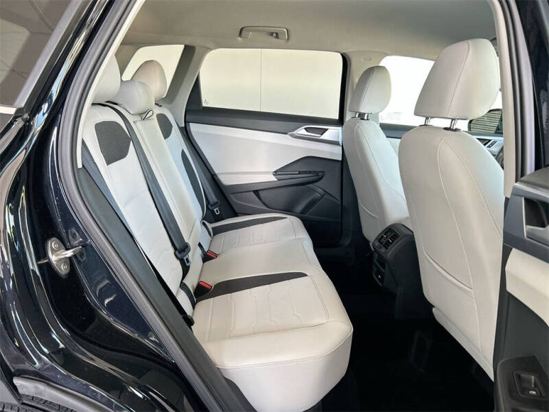 2025 Volkswagen Taos SE