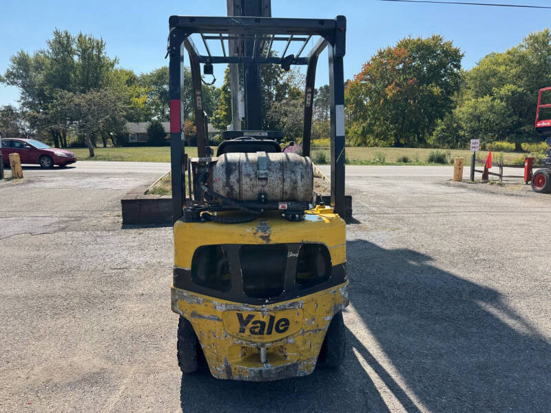 2017 Yale GLP030V