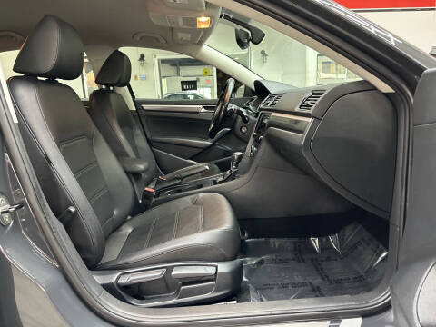 2017 Volkswagen Passat 1.8T R-Line