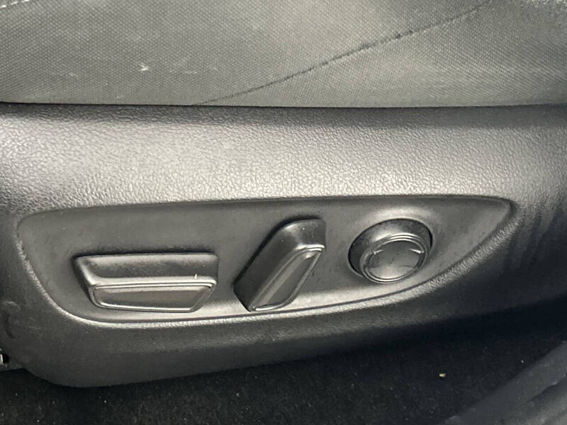 2023 Toyota Venza LE