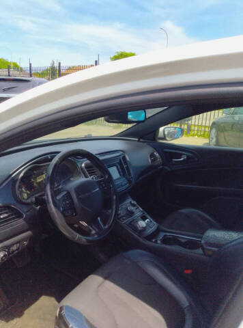 2016 Chrysler 200 S