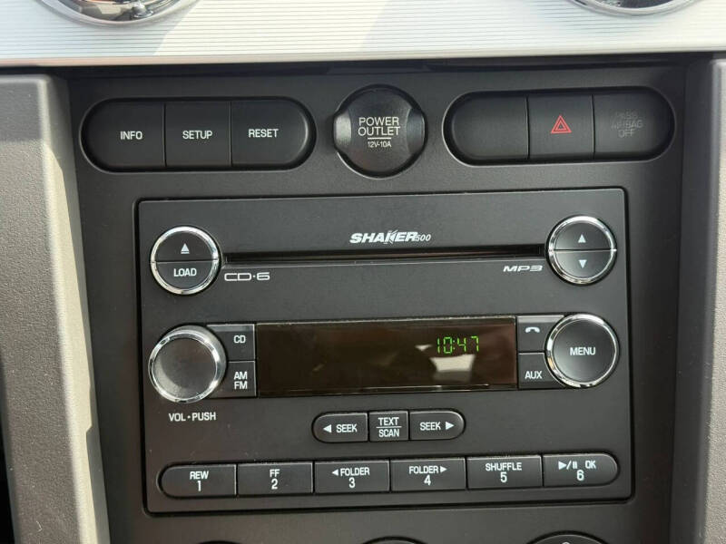 2008 Ford Mustang V6 Deluxe